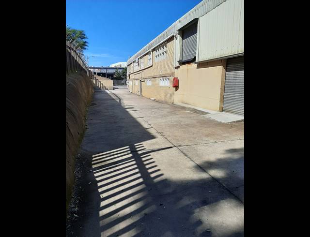 1,317M² WAREHOUSE TO LET IN WESTMEAD